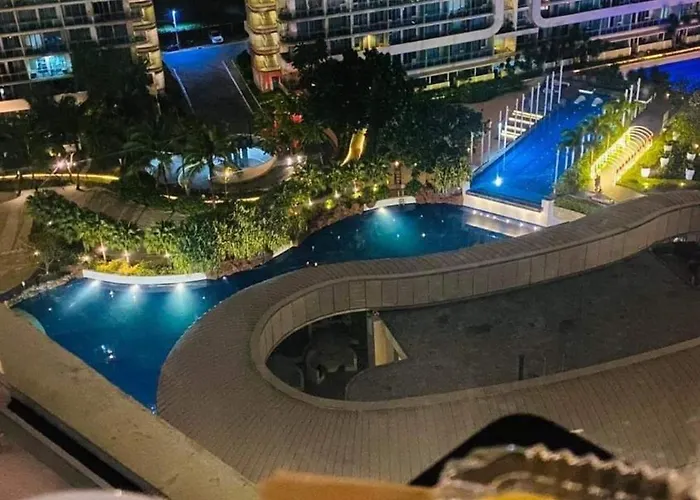Azure Urban A17 Wavepool Near Airport