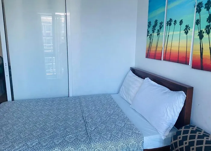 Azure Urban A17 Wavepool Near Airport Apartment *